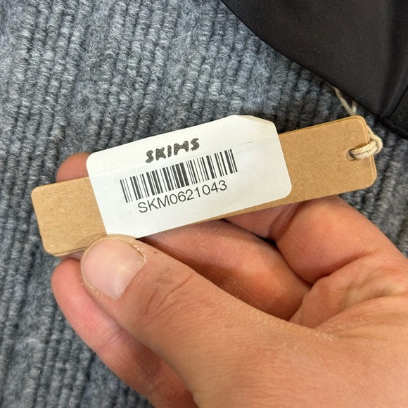 NWT Skims No Show Molded Unlined Balconette Bra - Picture 4 of 4